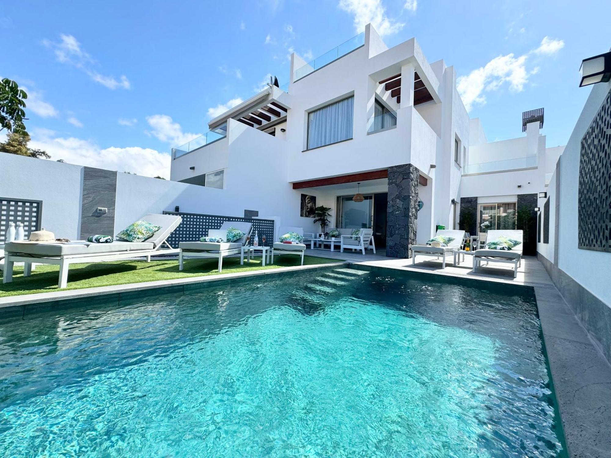 Welcome To Villa Bali A Luxurious Modern Getaway Лос Кристианос Экстерьер фото