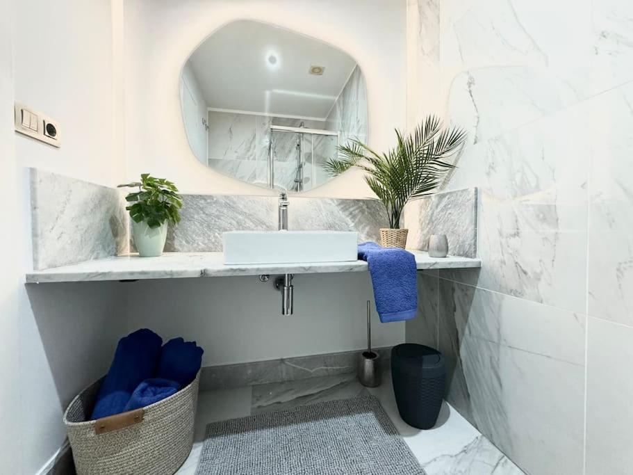 Welcome To Villa Bali A Luxurious Modern Getaway Лос Кристианос Экстерьер фото